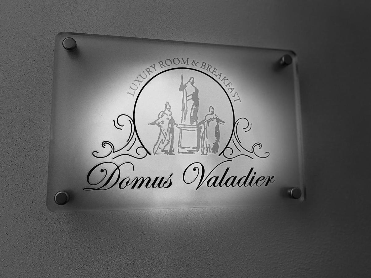 Domus Valadier B&B Guesthouse Ф'юмічіно Екстер'єр фото